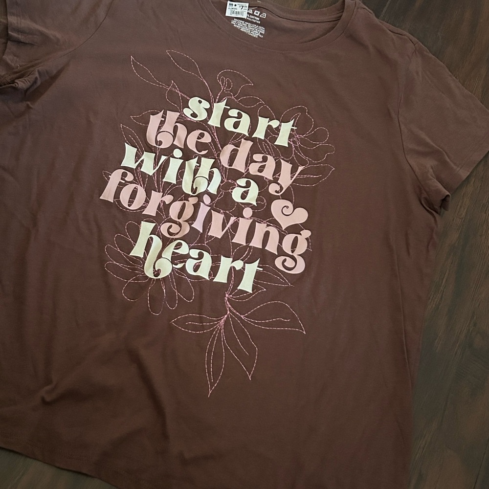 NWT Womens  XXL Graphic T-Shirts - Picture 6 of 11